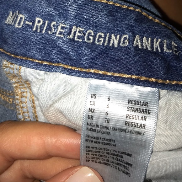 American Eagle Mid-Rise Skinny Jeans - Picture 2 of 3